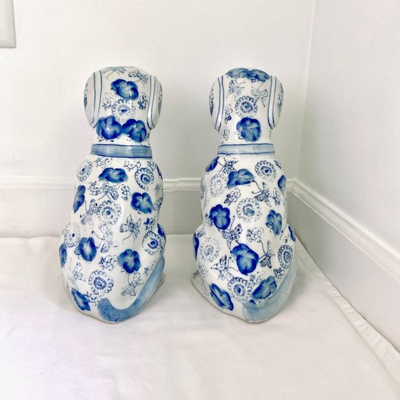 RARE HAND PAINTED BLUE AND WHITE CHINOISERIE DOGS - PAIR H: 12" - Picture 4 of 9
